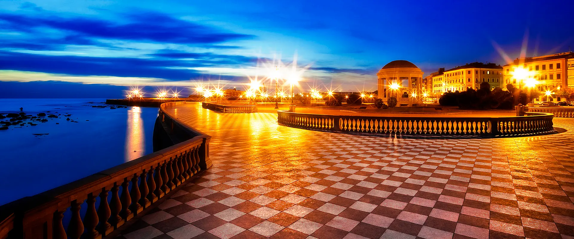 Fotografia notturna a lunga esposizione della Terrazza Mascagni Livorno | Andrea Tosi Fotografo e Videomaker
